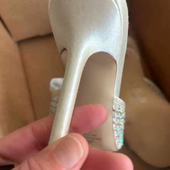 Nine West size 6.5 shoe runs a little small - Picture 6 of 7